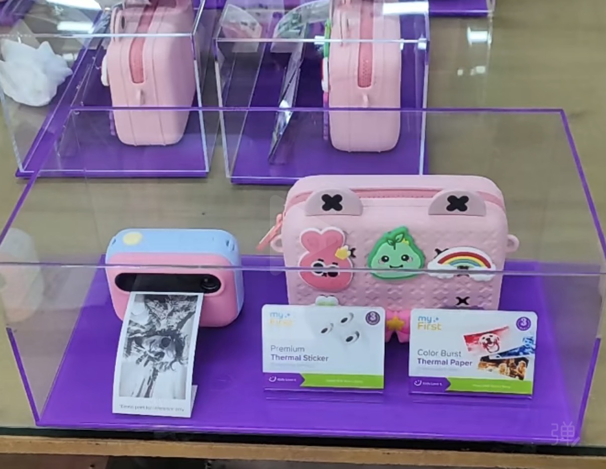 Clear acrylic countertop display